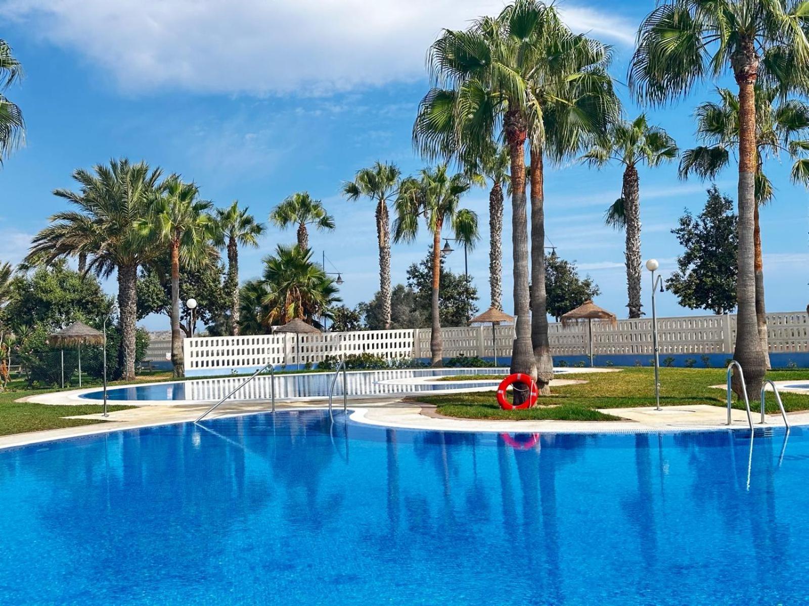 Luxurious Spacious Three Bedroom Apartment On Beachfront Almerimar Exterior photo