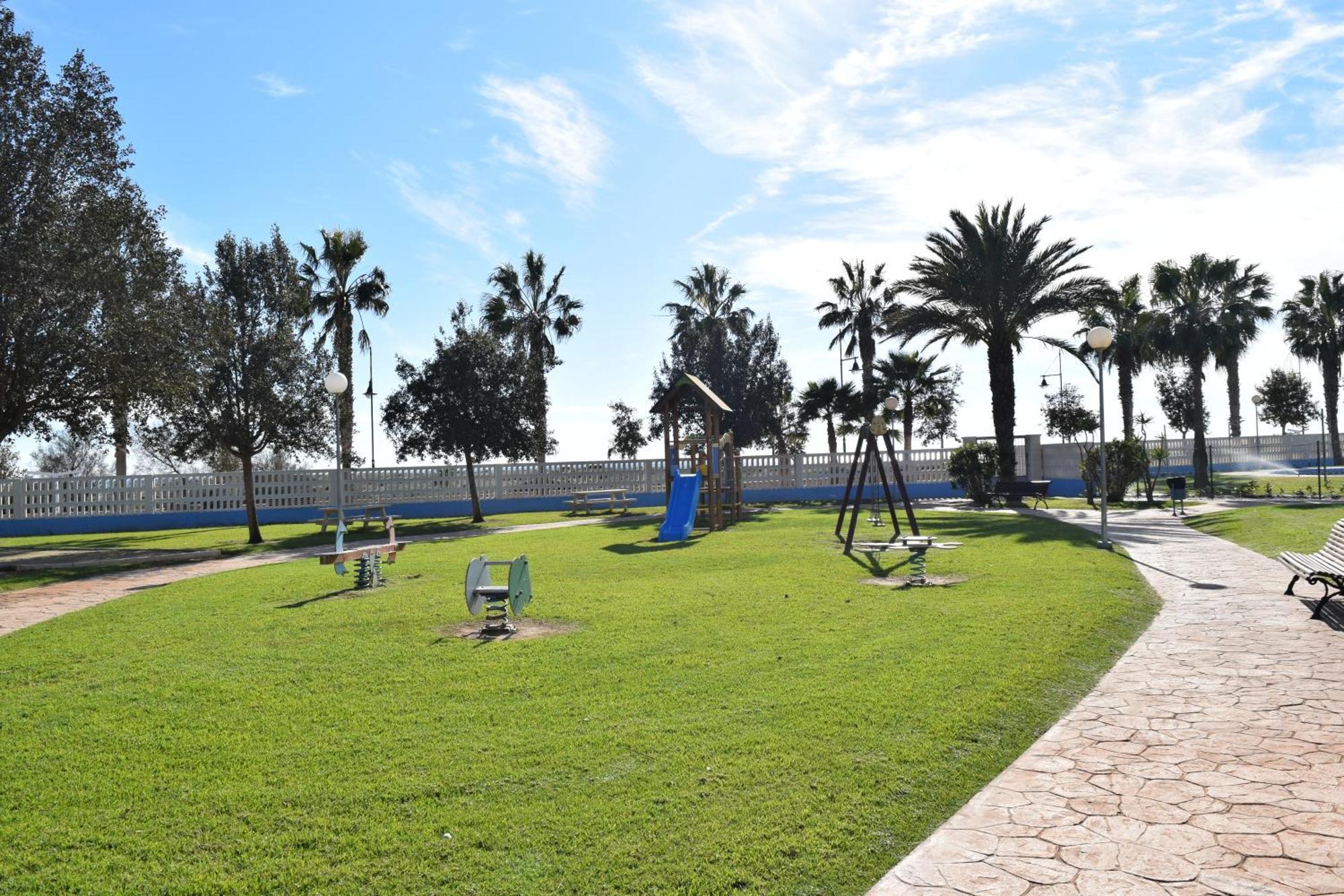 Luxurious Spacious Three Bedroom Apartment On Beachfront Almerimar Exterior photo