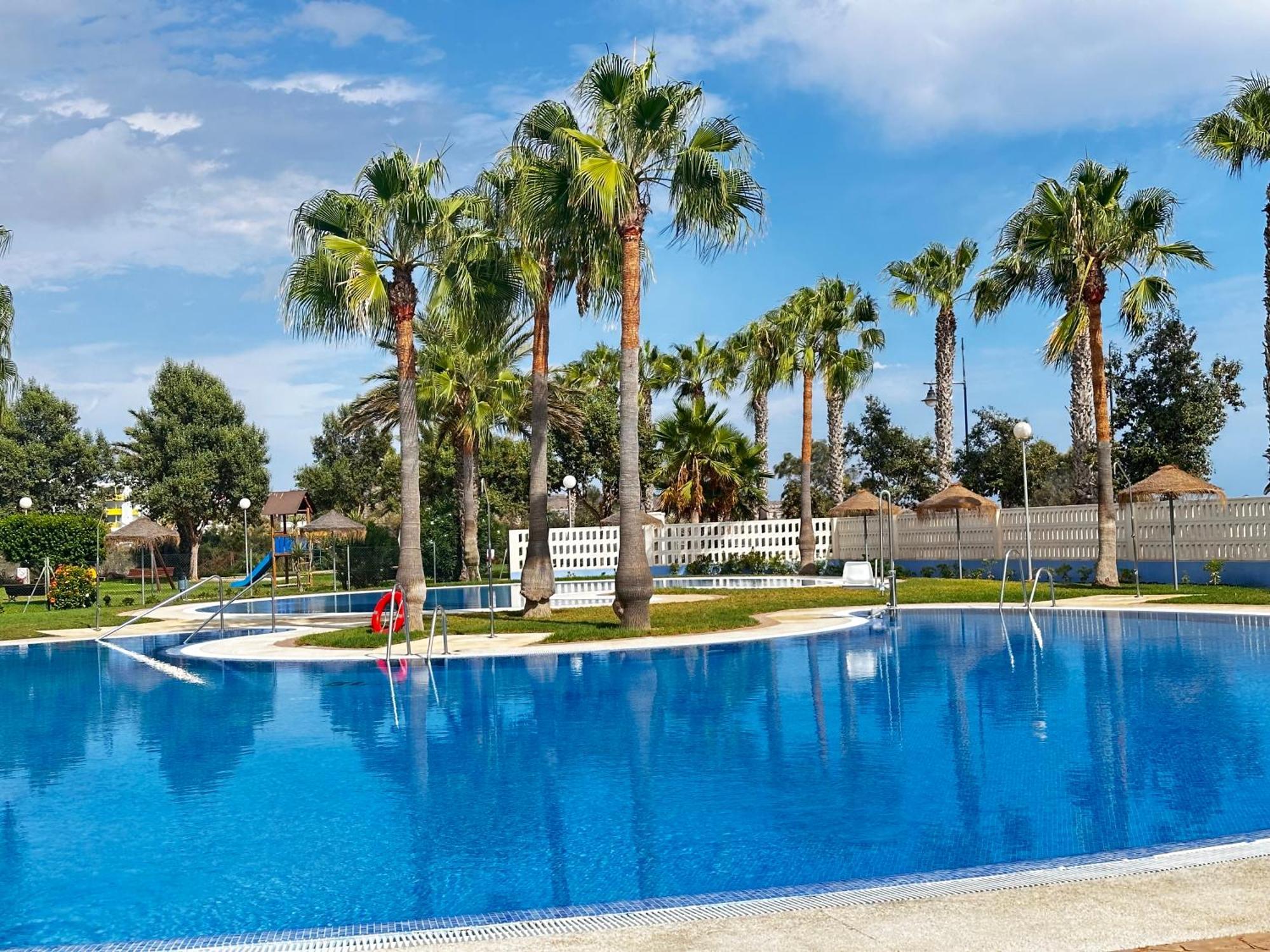 Luxurious Spacious Three Bedroom Apartment On Beachfront Almerimar Exterior photo