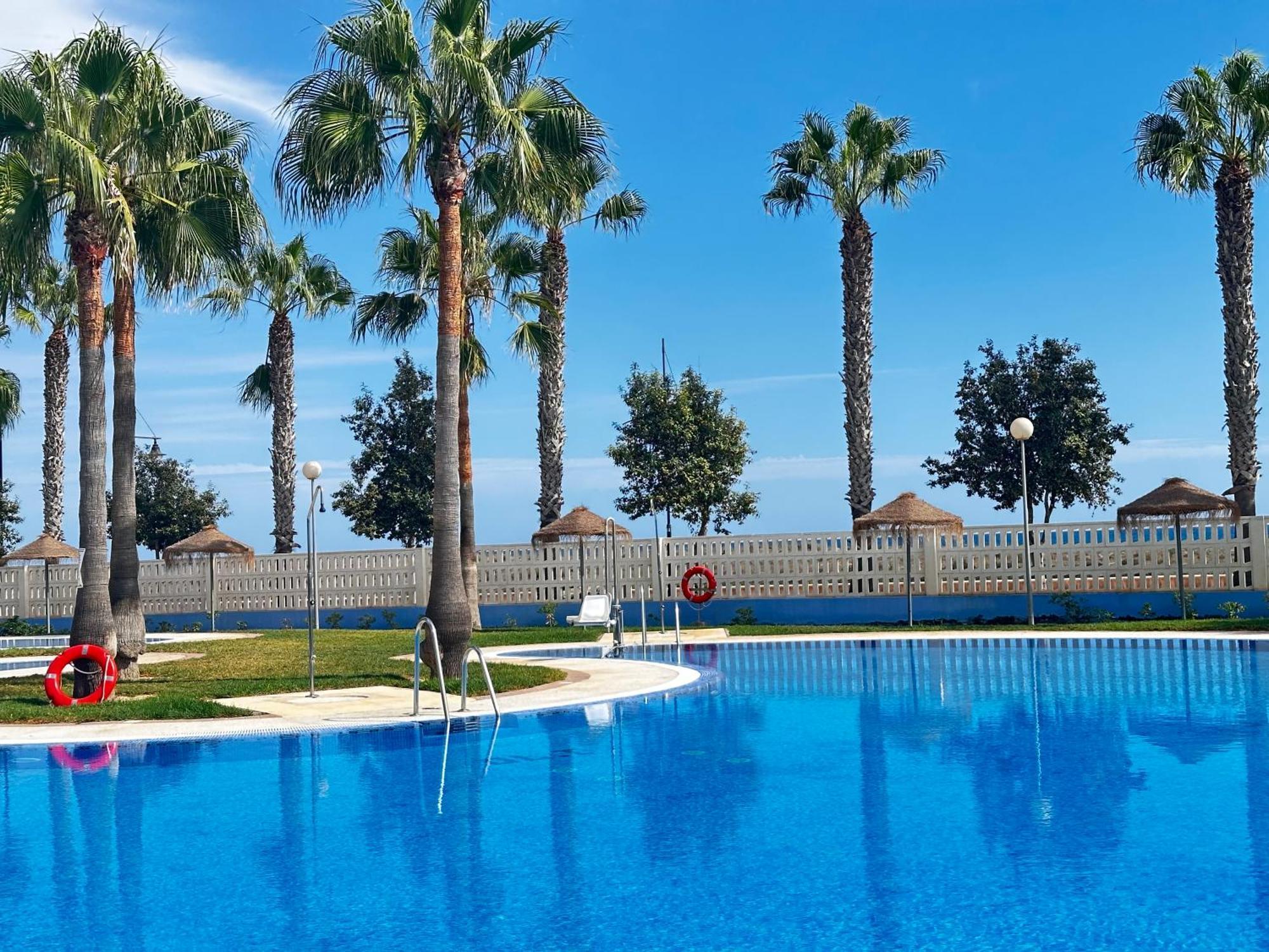 Luxurious Spacious Three Bedroom Apartment On Beachfront Almerimar Exterior photo